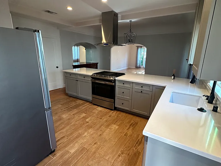 845 N Kilkea Dr — Photo 3