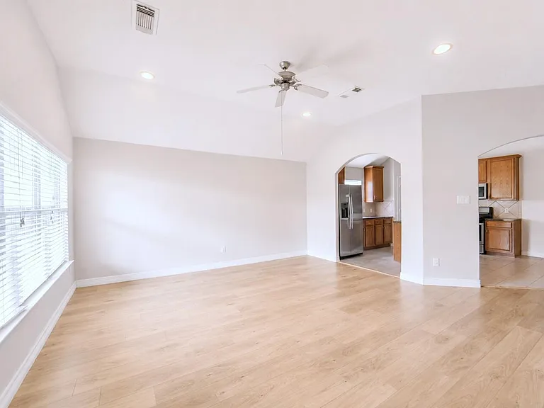 15911 Pleasant Green Cir — Photo 5