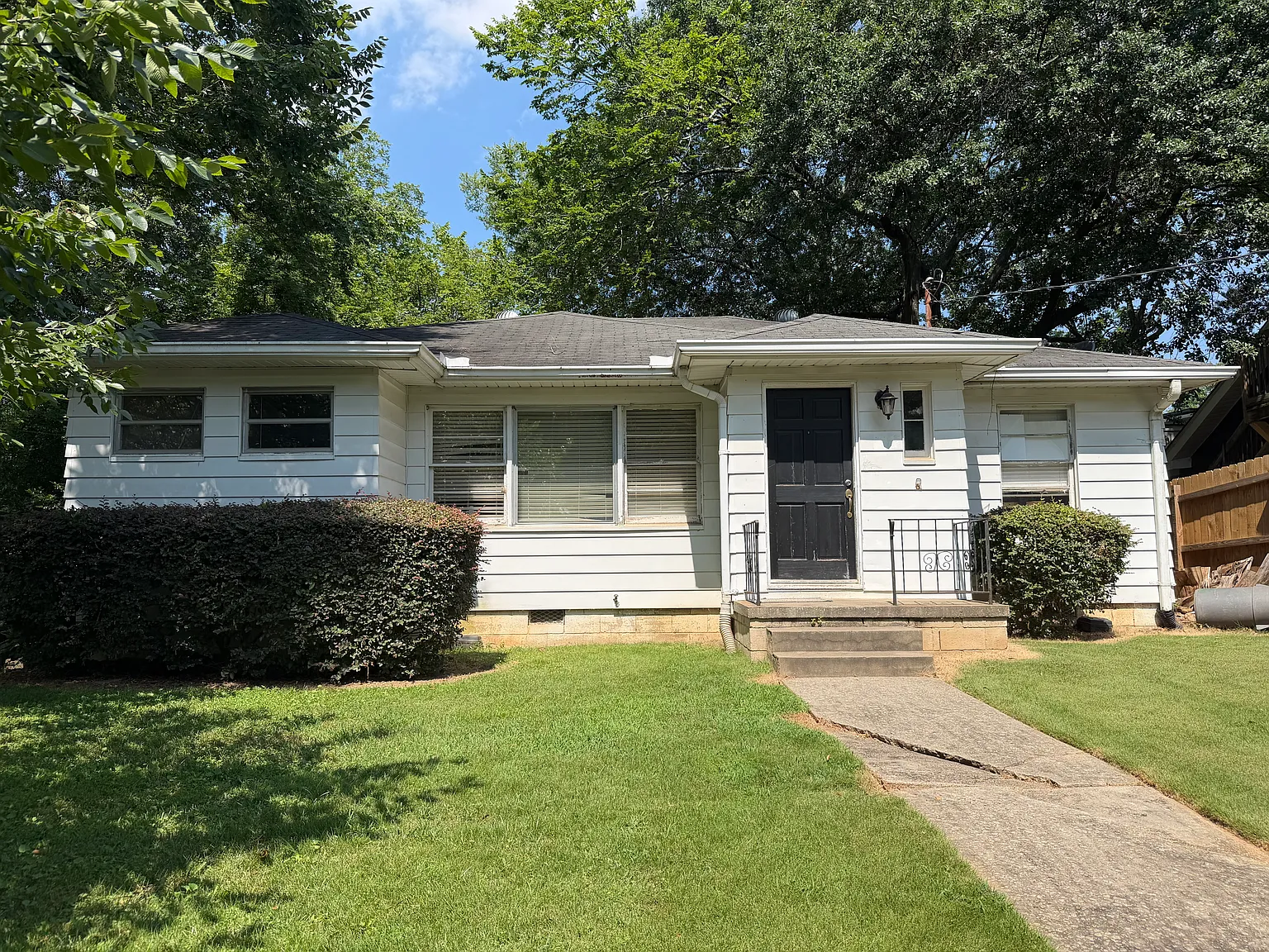 3 bed, 1318 sqft, $2,550 — Photo 1