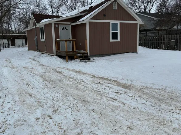 613 W 10th Ave, Mitchell, SD 57301