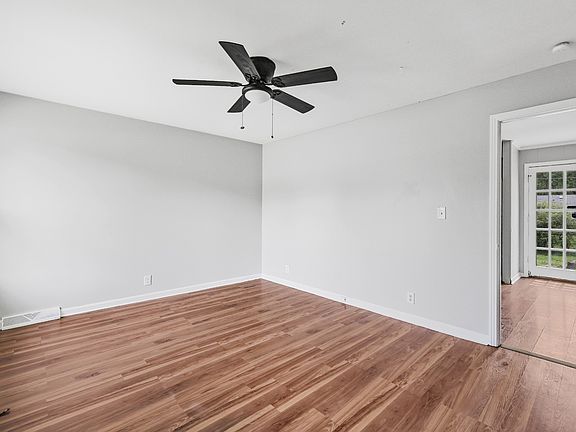 3rd image of 106 Winston Ct