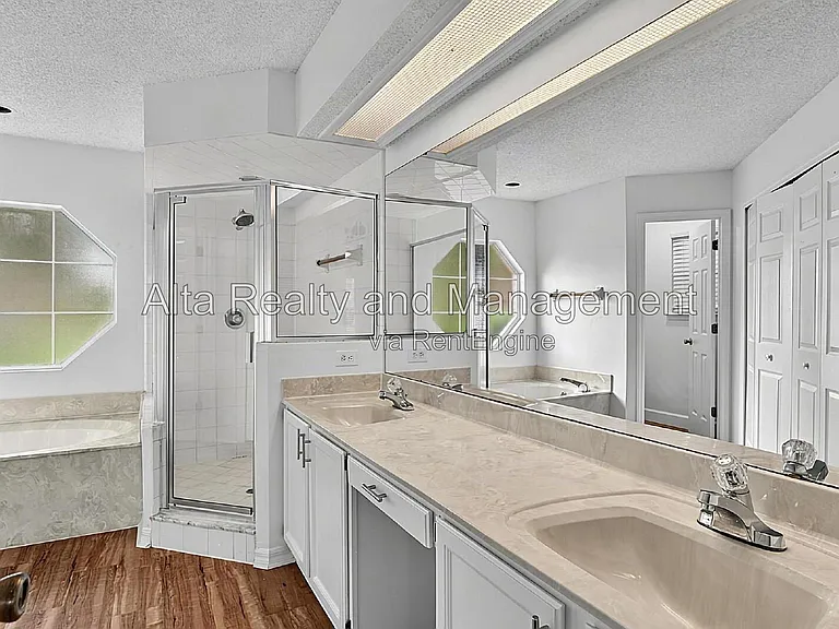 8426 Country Bend Cir W — Photo 18
