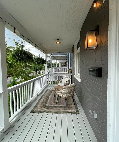 1905 Waverly Ave — Photo 2