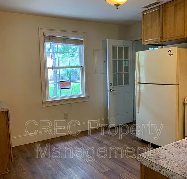 711 Locust St — Photo 9