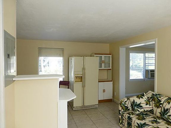 4th image of 1138 NE Ixora Dr