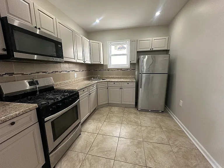 195 N 11th St #3B — Photo 8