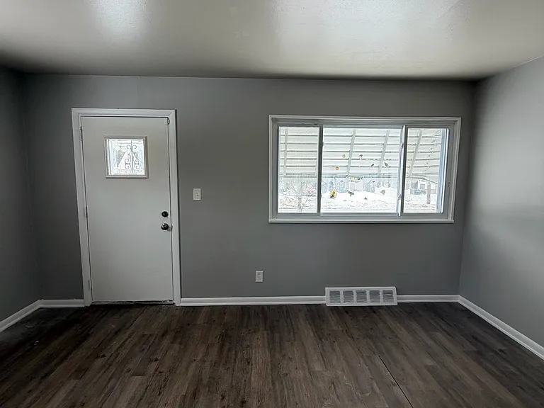 16813 Lipton Ave — Photo 2