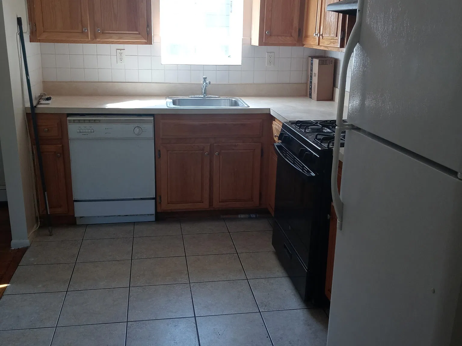 3 bed, 1160 sqft, $3,200 — Photo 3