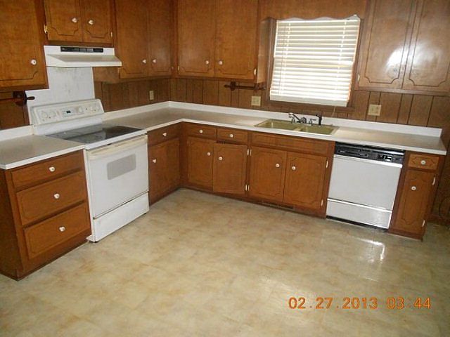 2nd image of 511 Summit Dr
