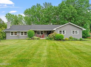 2178 Appletree Ln, Niskayuna, NY 12309