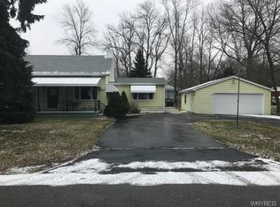 5809 Shoreham Dr, Lake View, NY 14085