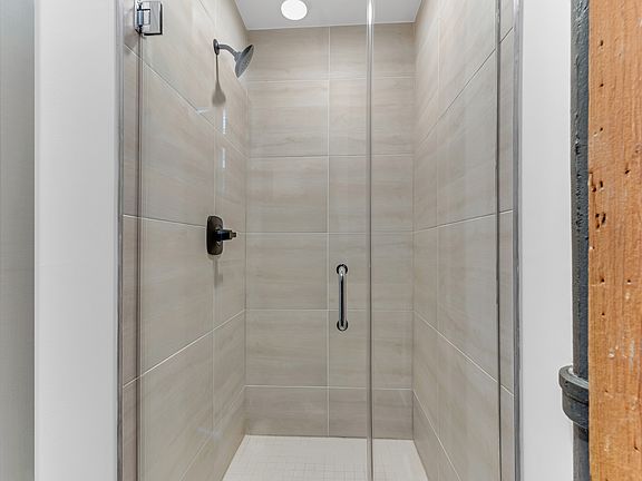 3rd image of 1820 E Glenwood Ave #207