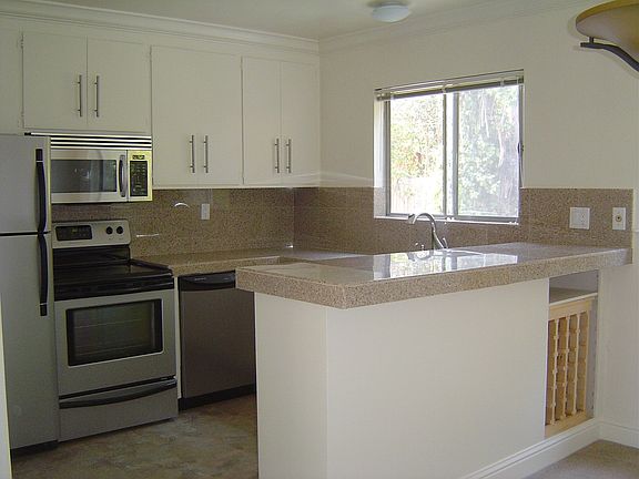 3rd image of 6 Hillcrest Ave APT 5