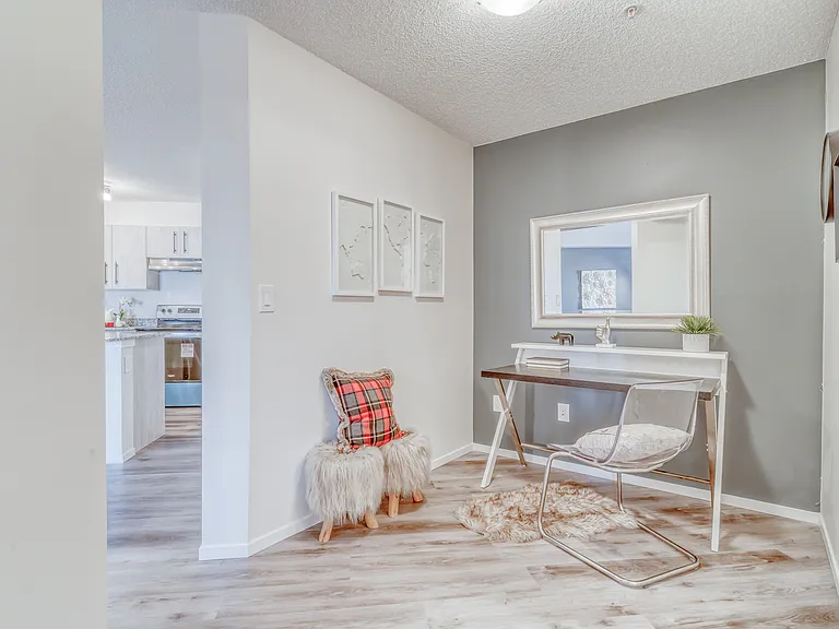 905 Evanston Dr NW — Photo 37