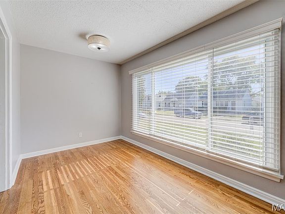 5th image of 5213 Fairview Ave