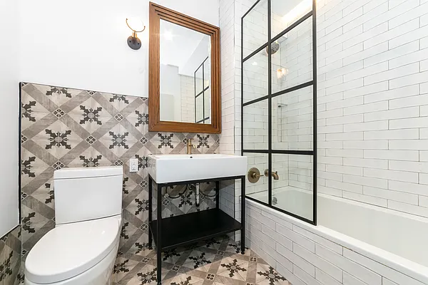 Bathroom, photo 1
