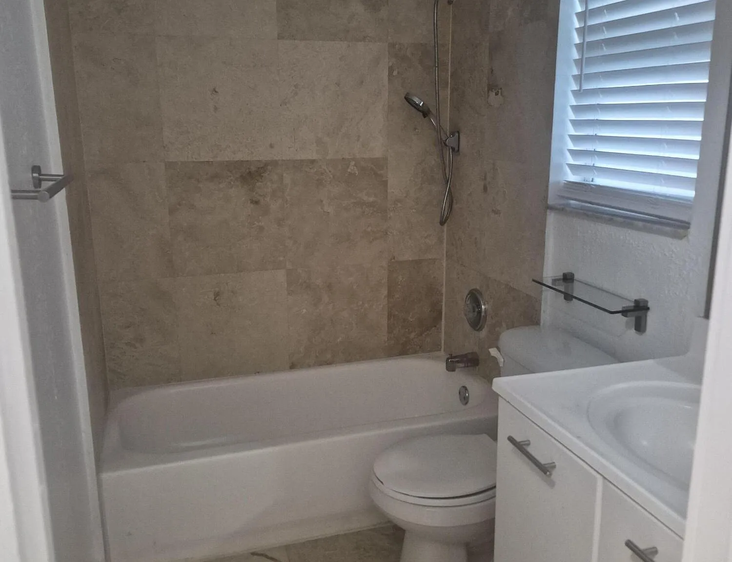1 bed, 1.0 bath, 566 sqft, $1,900 — Photo 4