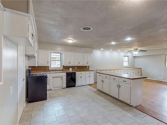 3rd image of 1845 Corrine Dr