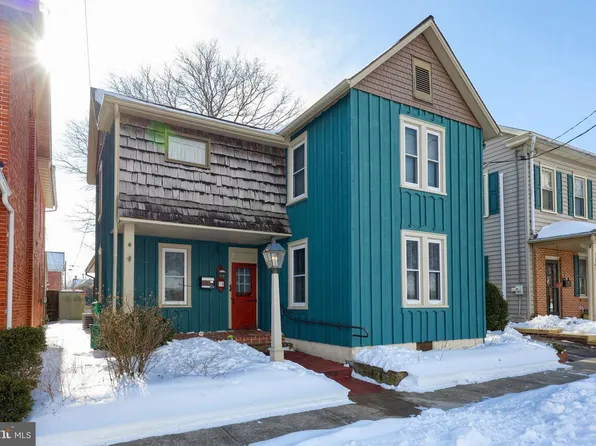 16 E Market St, Lititz, PA 17543