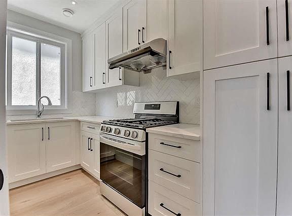 5th image of 16786 18a Ave