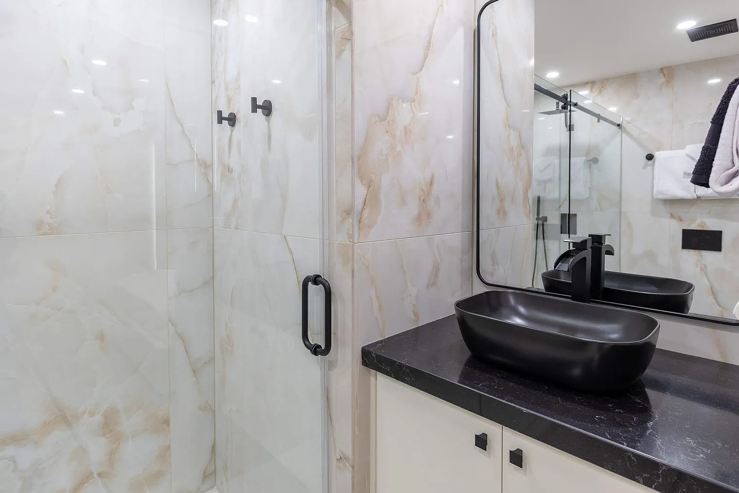 1 bed, 1.0 bath, $5,514 — Photo 4