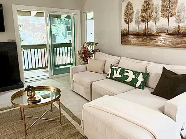 19421 Vineyard Ln, Saratoga, CA 95070