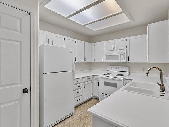 5th image of 3806 S Canyon River Way Unit 2