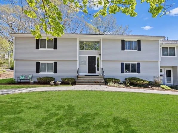 4 Beals Cove Rd APT B, Hingham, MA 02043