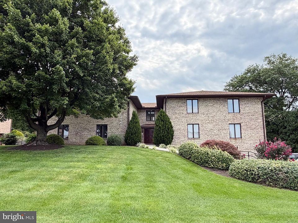 1st image of 5840 Fairway Dr W #1