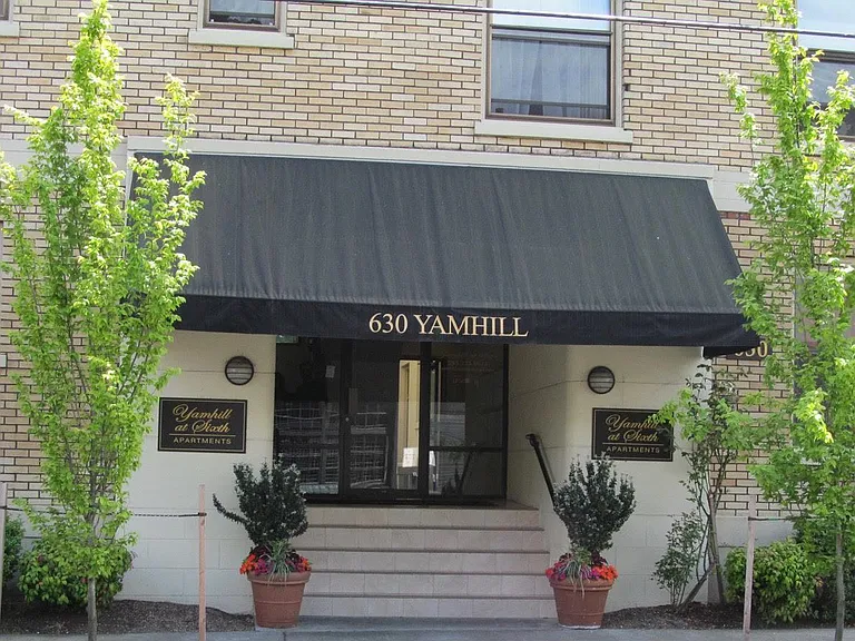 Yamhill at Sixth — Photo 1
