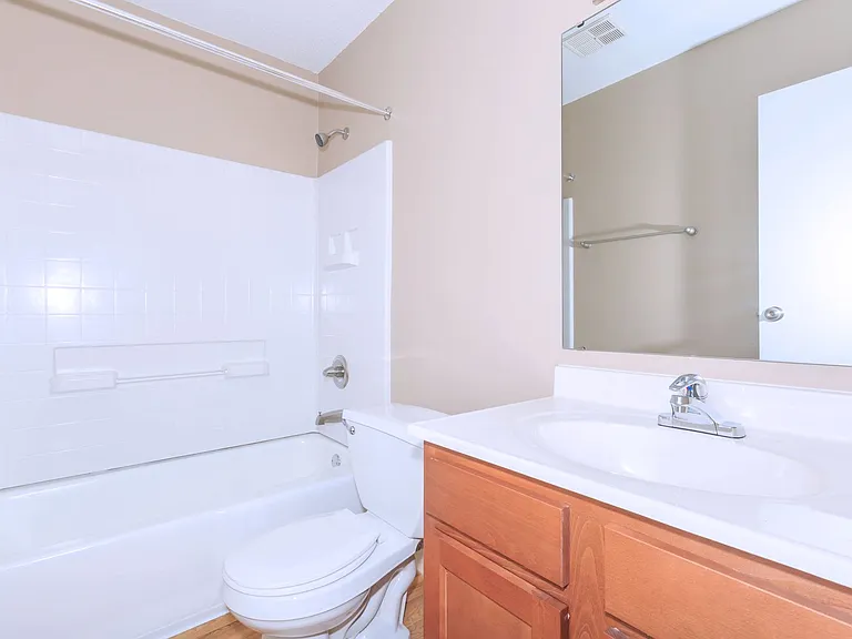 Aspen Pointe Apartments — Photo 9