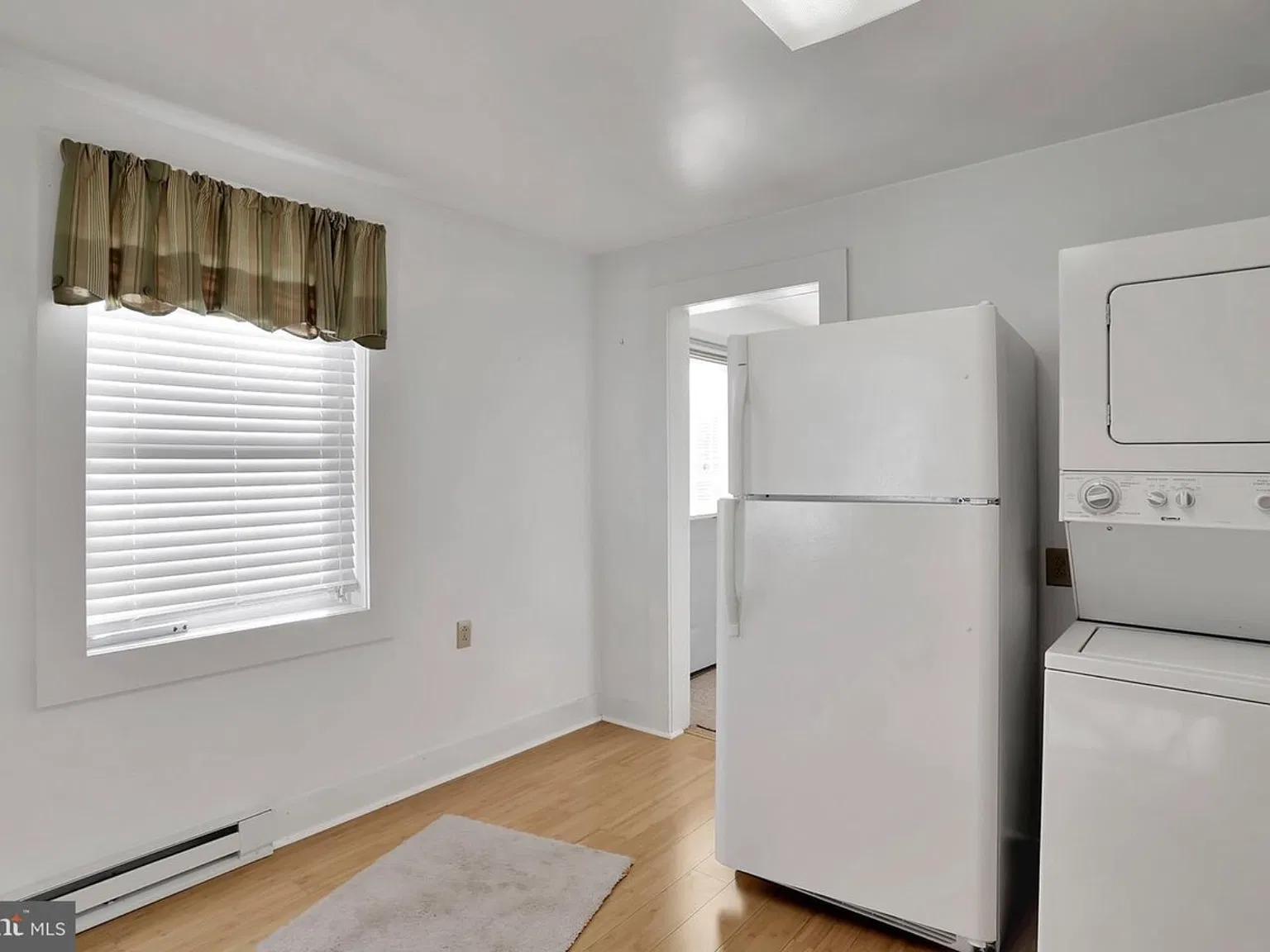 2 bed, 800 sqft, $1,375 — Photo 3
