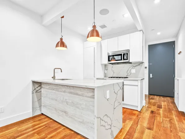 89 Montrose Avenue image 2 of 10