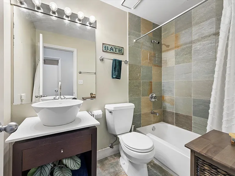 411 W Ontario St #210 — Photo 11