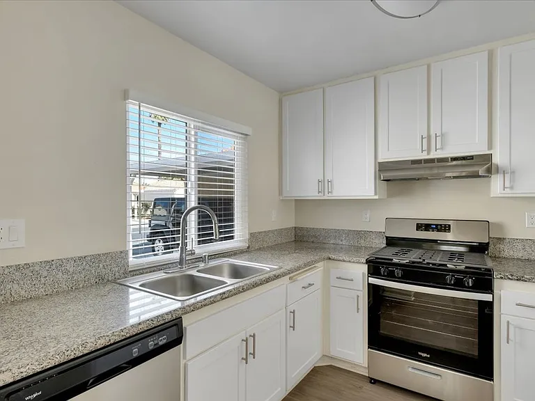 Concord Villas Patio Homes - Riverside, CA — Photo 25