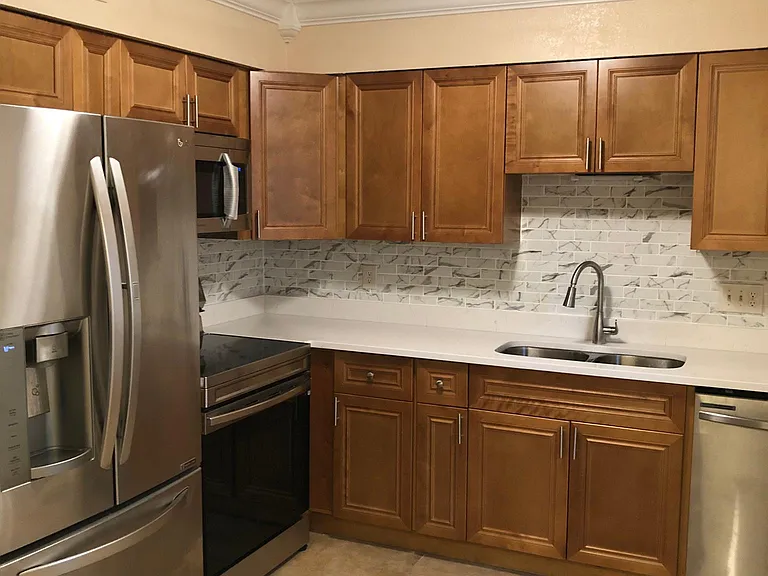 Kitchen with upgraded cabinets and quarz counter tops