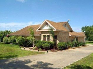 613 N San Patricio St, Goliad, TX 77963