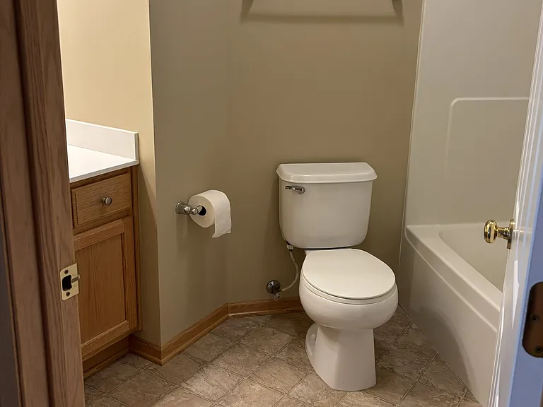 Full Bath (Upper LVL)