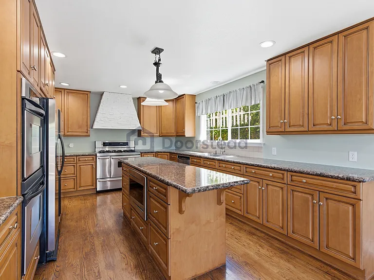 1429 Magazine St — Photo 2