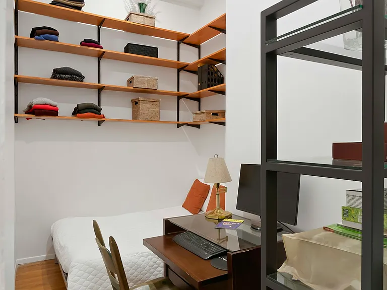 521 W 47th St #3D — Photo 8
