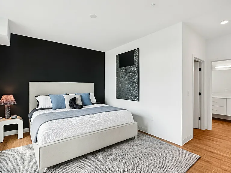 Capricorn 2 bed, 2 bath + den