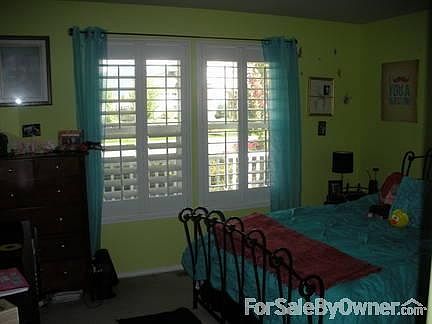 Entry way
						:
						Entry way looking straight into the open living room