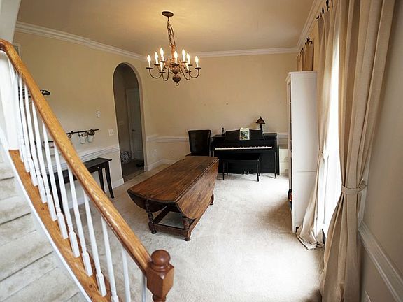 5th image of 30 Fleetwood Farm Ln