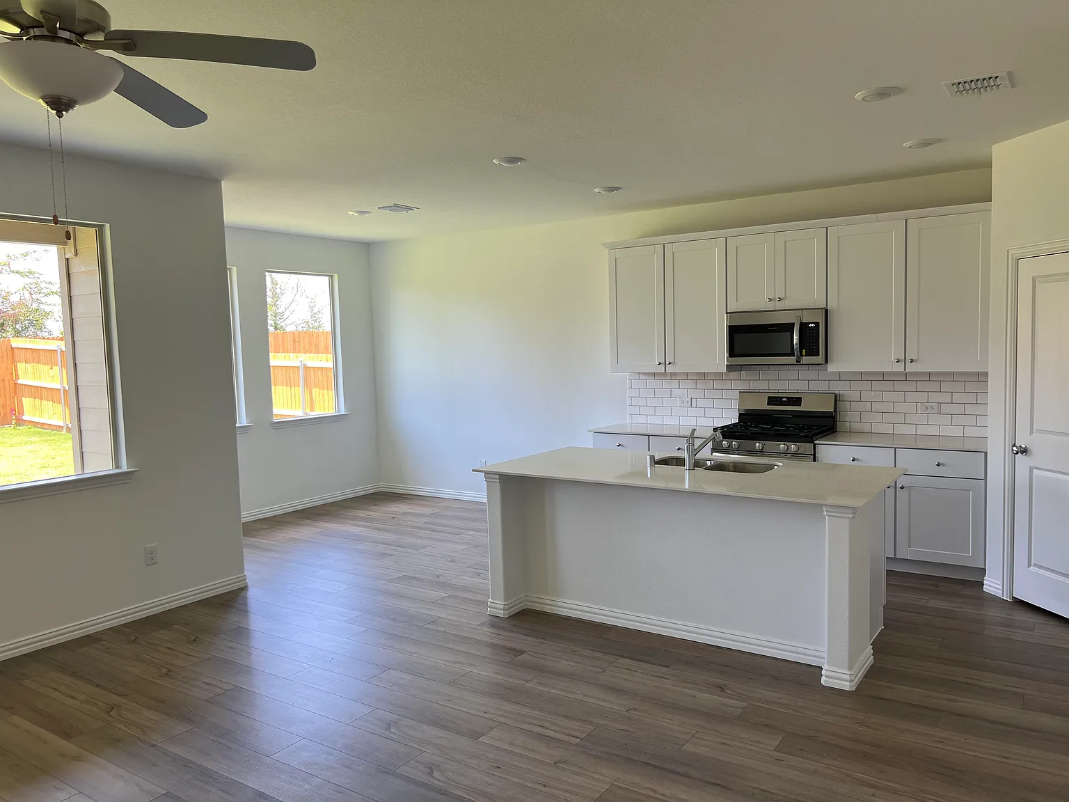4 bed, 1838 sqft, $2,198 — Photo 2