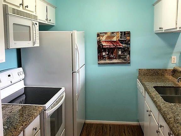 5th image of 12600 Melville Dr APT 325B
