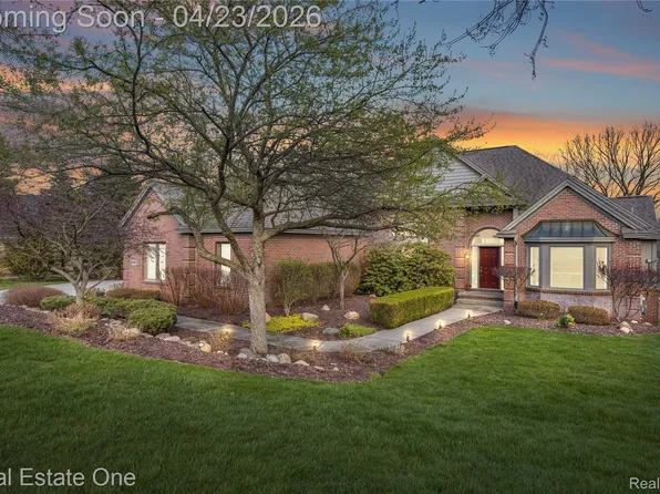 8183 Caribou Lake Ln, Clarkston, MI 48346