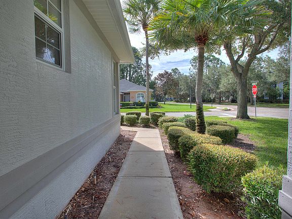 5th image of 849 Crestwood Dr