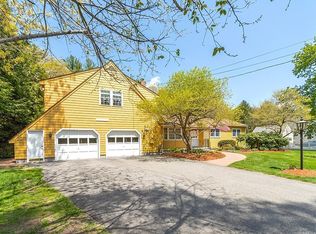 16 Galloway Rd, Chelmsford, MA 01824