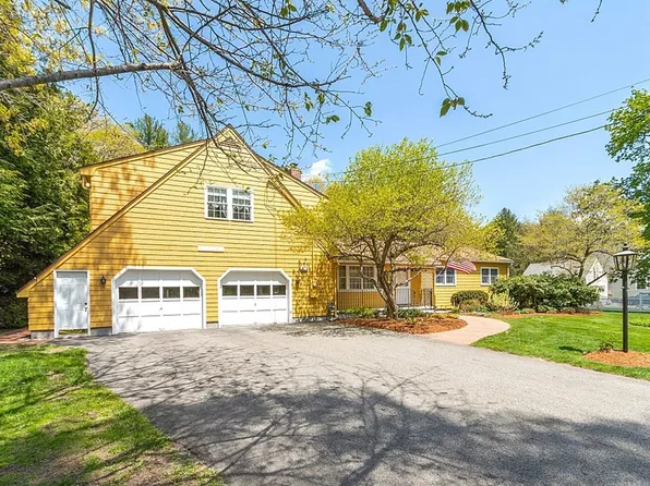 16 Galloway Rd, Chelmsford, MA 01824