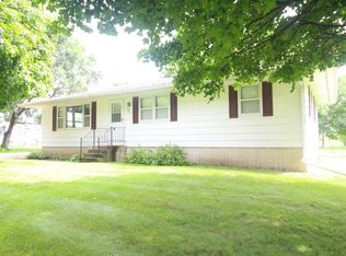 511 Maple Ln, Walker, IA 52352